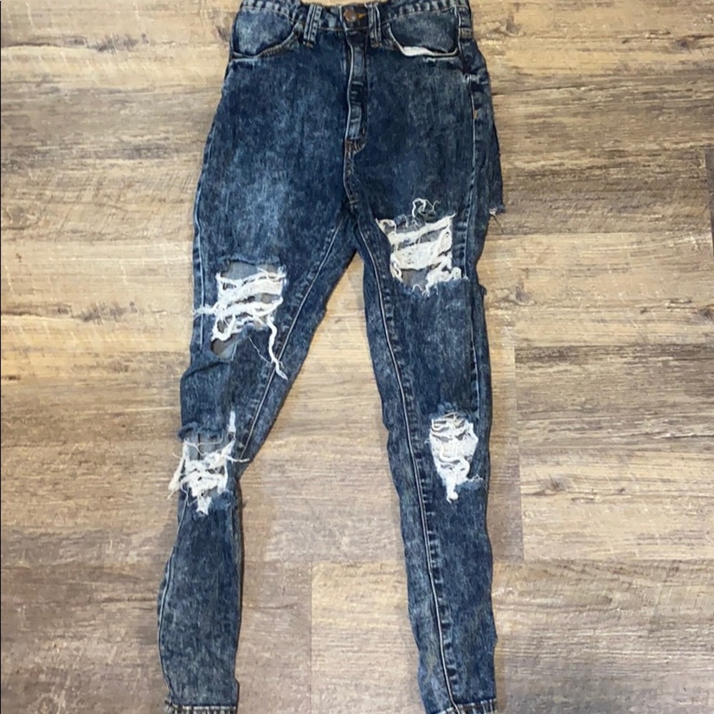 Fashion Nova ripped Jeans